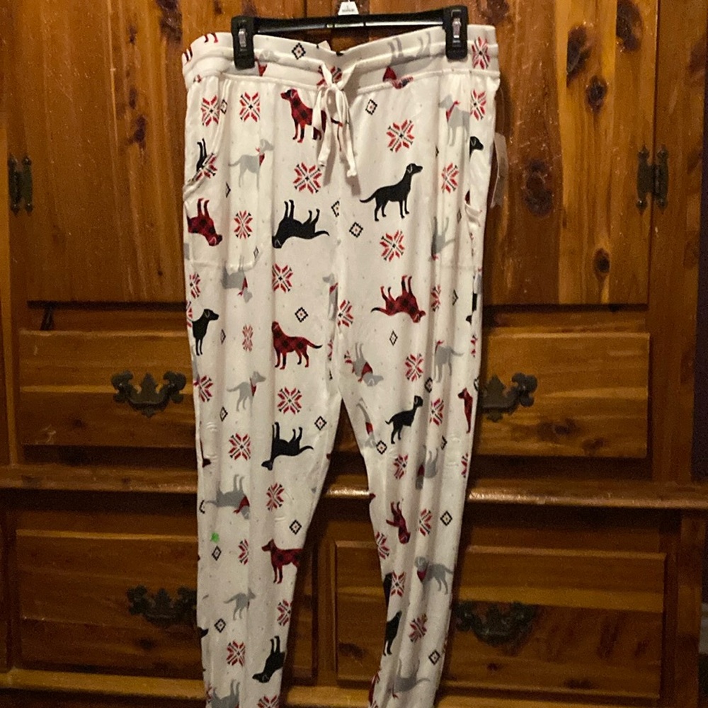 BRAND NEW WOMANS PAJAMA PANTS SIZE XL (16-18)! NWT! SMOKE FREE HOME!